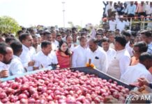 शेतकऱ्यांनी शेतमालाची विक्री करतांना सतर्क रहावे : खंडूकाका देवरे