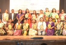 स्वप्निल फाऊंडेशन तर्फे ७२ कर्तुत्ववान महिला आणि समाजसेवकांचा राज्यस्तरीय पुरस्कार देऊन सन्मान करण्यात आला