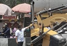 देवळ्यातील पाणीदार नेता गोटू आबा : स्वखर्चाने जेसीबीला पाचारण , वाचवले अनेकांचे भविष्यातील मरण ! कामाची दखल तात्काळ उकल !!