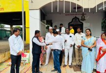 आजोबांच्या स्मरणार्थ सोमनाथ शेवाळे यांच्याकडून फुले विद्यालयास आठ हजार पुस्तकांची भेट : ग्रामीण भागातील विद्यार्थ्यांत वाचन संस्कृती वाढावी हाच उद्देश : मुख्याध्यापक सोनजे